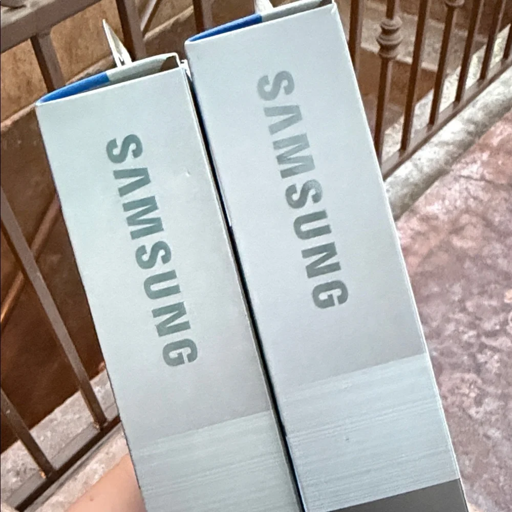Samsung 3D Active Glasses in Blue Packaging